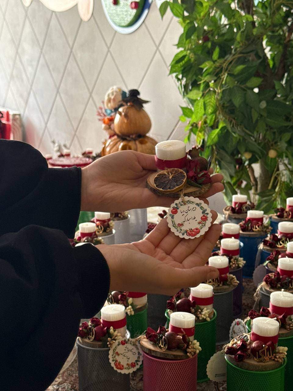 پيشاپيش فرارسیدن شب یلدا، بلندترین شب سال، را صمیمانه تبریک عرض مینماییم.